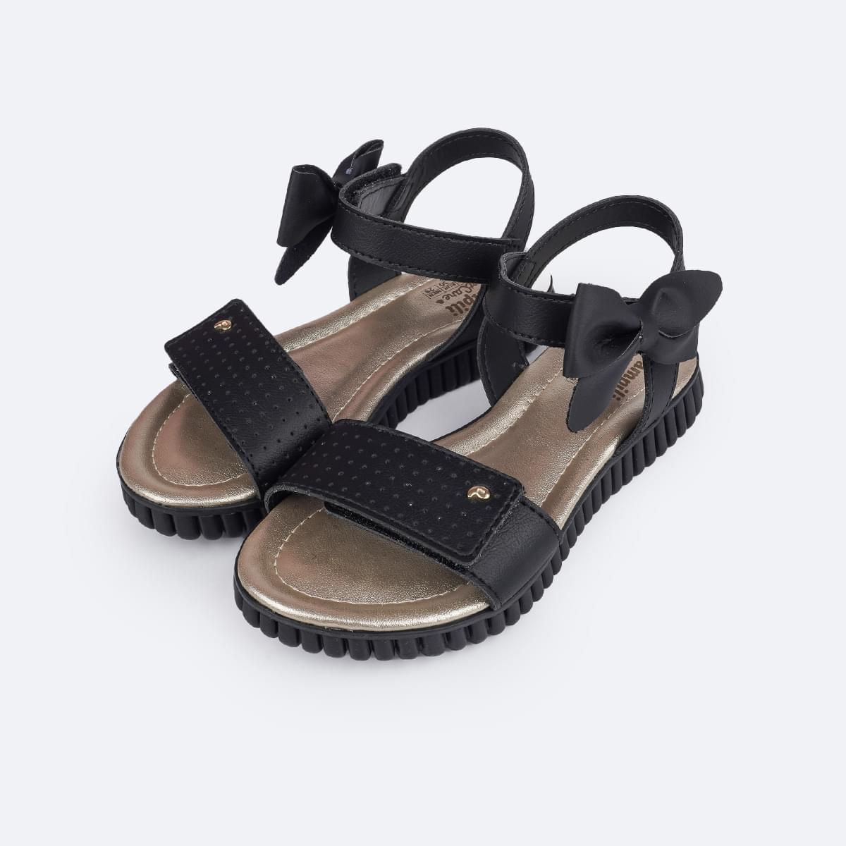 Sandália Papete Infantil Pampili Candy Laço e Perfuros Preto - frente da sandália