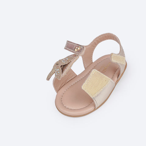 Sandália de Bebê Pampili Nana Laço Assimétrico Glitter e Strass Dourada - abertura da sandália com velcro