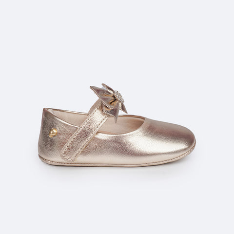 Sapato de Bebê Pampili Nina Laço Coração de Strass Dourado - lateral do sapato com velcro
