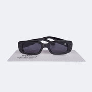 Óculos de Sol Infantil KidSplash! Proteção UV Retrô Preto - frente do óculos