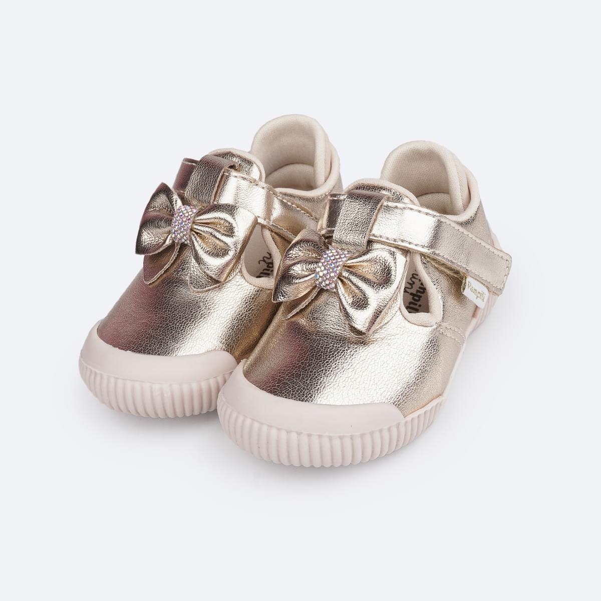 Tênis Infantil Feminino Pampili Yuyu Laço com Strass Dourado - frente do tênis de bebê