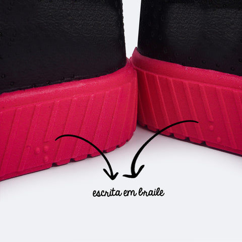 Tênis Infantil Feminino Pampili Bless Coração Comfy Preto e Pink - detalhe em braile