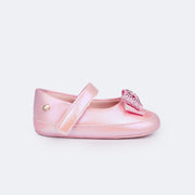 Sapato de Bebê Pampili Nina Laço Glitter e Tachas Rosê - lateral do sapato com velcro