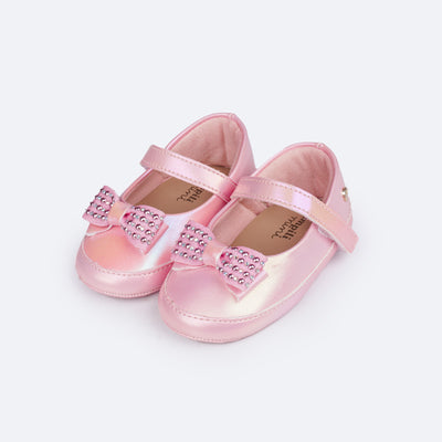 Sapato de Bebê Pampili Nina Laço Glitter e Tachas Rosê - frente do sapato de bebê com tachas hotfix
