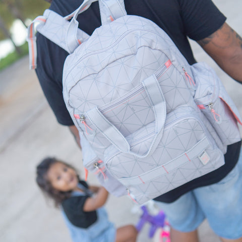 Mochila de Maternidade Kouii Todo Dia Cinza - Acompanha Trocador - mochila de costas