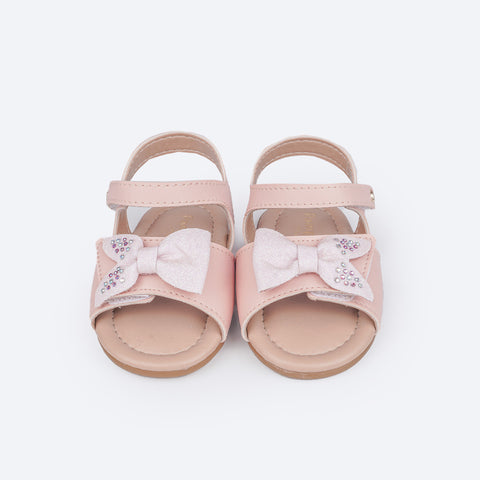 Sandália de Bebê Pampili Nana Laço Assimétrico Glitter e Strass Rosa - frente da sandália com velcro laço e strass