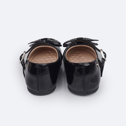 Sapato Infantil Pampili Mini Angel Laço Glitter e Strass Preto Verniz - traseira da sapatilha preta envernizada