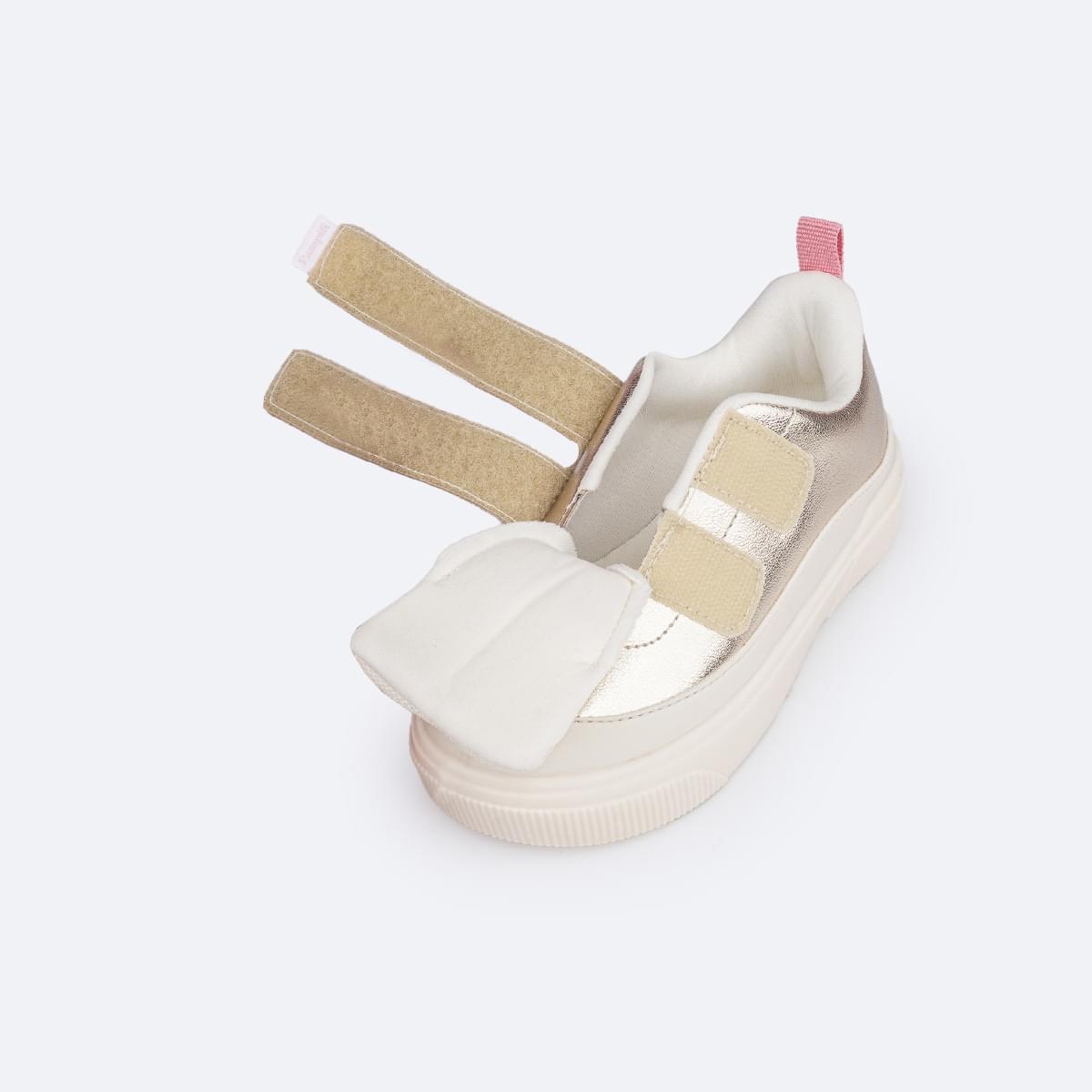 Tênis Infantil Feminino Pampili Yumi Velcro Duplo Dourado - abertura do tênis com velcro