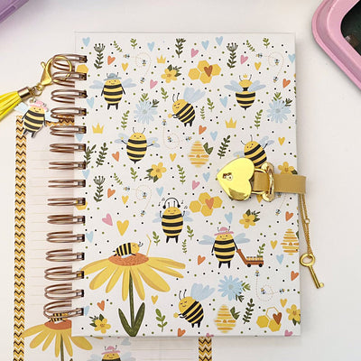 Diário Buendía Floresta Busy Bees Branco e Amarelo - frente do diário com cadeado e chaveiro