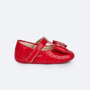 Sapato de Bebê Pampili Nina Calce Fácil Verniz Perfuros e Laço Vermelho Peper - lateral do sapato com perfuros