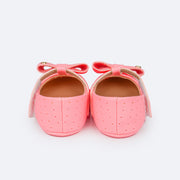 Sapato de Bebê Pampili Nina Calce Fácil Perfuros e Laço Rosa Neon Luz - traseira do sapato de bebê