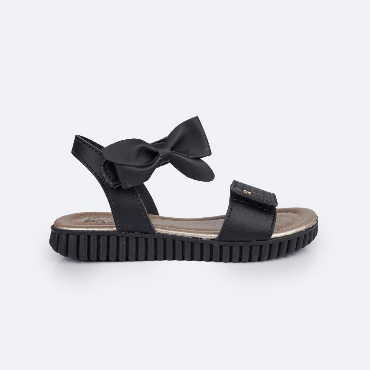 Sandália Papete Infantil Pampili Candy Laço e Perfuros Preto - lateral da sandália em sintético preto