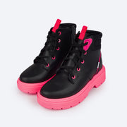 Bota Coturno Feminina Pampili Duda Preto e Pink Flúor - detalhe lateral coturno infantil feminino