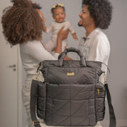 Bolsa de Maternidade Kouii Aconchego Preta - Acompanha Trocador - frente da bolsa de maternidade com alça de mão