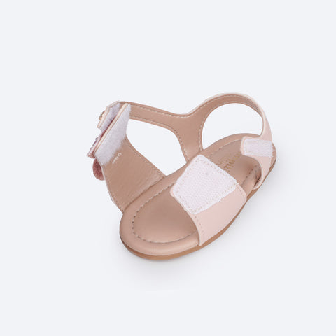 Sandália de Bebê Pampili Nana Laço Assimétrico Glitter e Strass Rosa - abertura da sandália com velcro