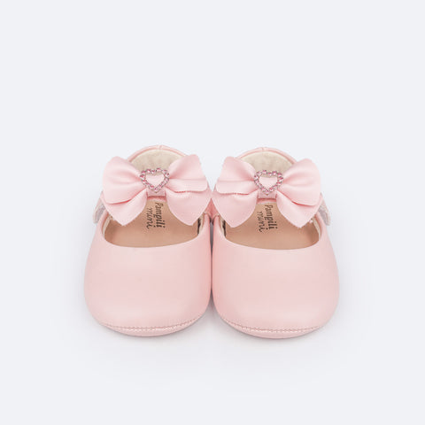 Sapato de Bebê Pampili Nina Laço Coração de Strass Rosa Glacê - frente do sapato com laço e coração de strass