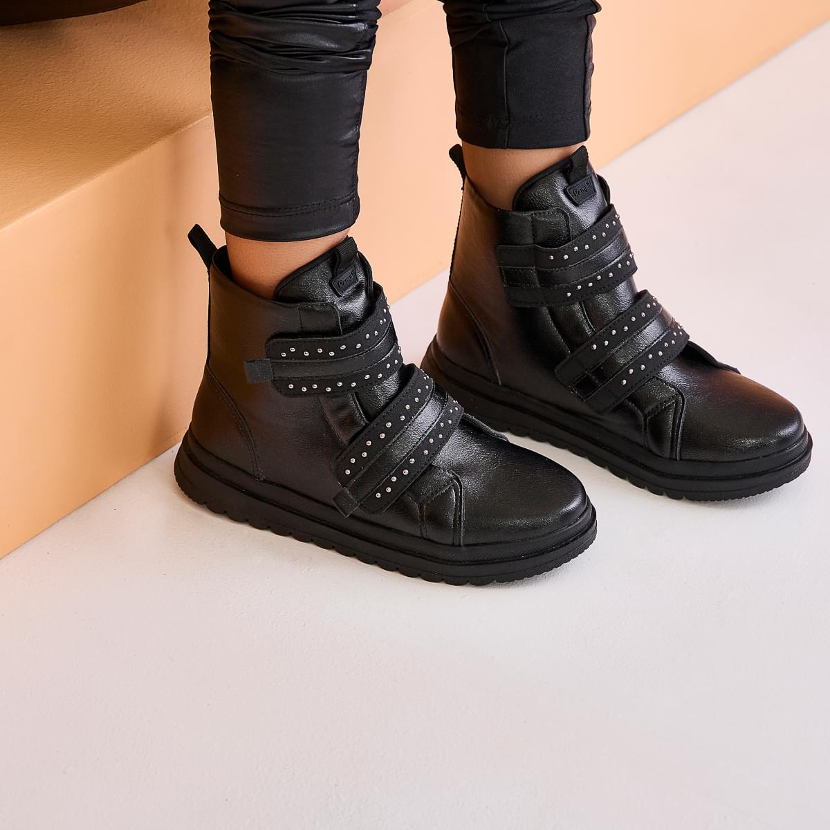 Bota Coturno Infantil Pampili Flora com Tachas Preta