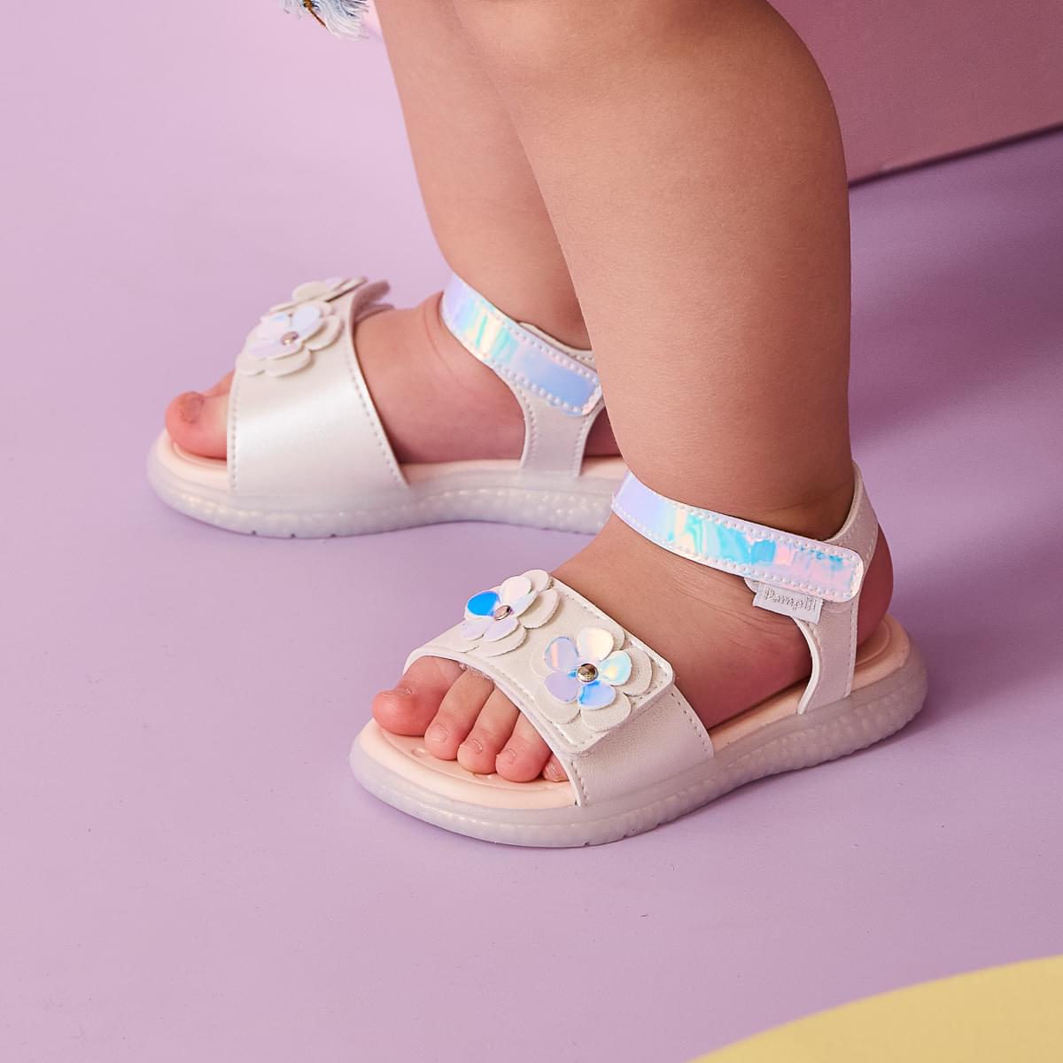 Sandália Infantil Pampili Bia Flores Holográficas Branca