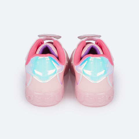 Tênis de Led Infantil Pampili Sneaker Luz Pets Rosê e Colorido - traseira do tênis com recorte holográfico