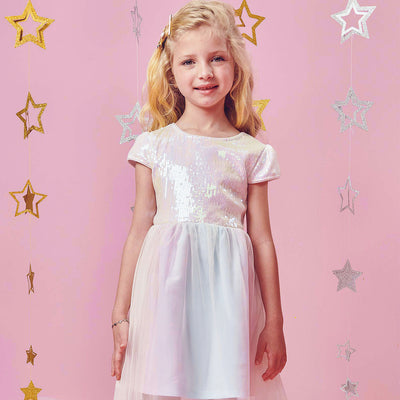 Vestido Infantil Kukiê Paetê e Tule Rosa - frente do vestido na menina