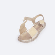 Sandália de Led Infantil Pampili Lulli Glitter e Pontos Coloridos Dourada - abertura da sandália em velcro