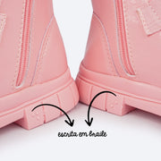 Bota Coturno Feminina Pampili Lucky Strass Verniz Rosa Glace - detalhe em braile no solado