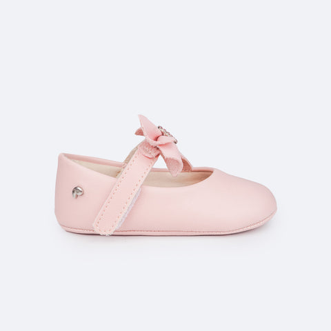 Sapato de Bebê Pampili Nina Laço Coração de Strass Rosa Glacê - lateral do sapato de bebê com velcro