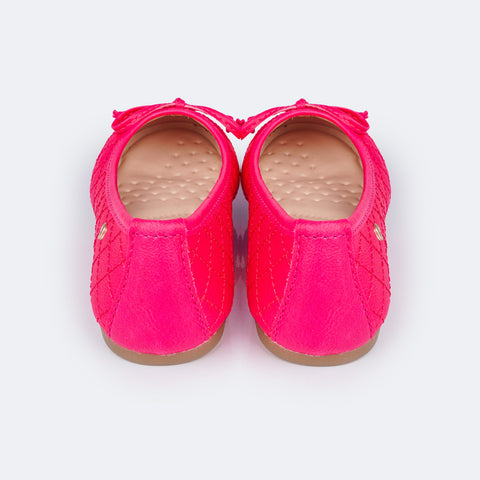 Sapatilha Infantil Super Fofura Matelassê Verniz Pink Maravilha - traseira da sapatilha confortável