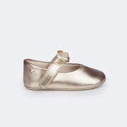 Sapato de Bebê Pampili Nina Flores Dourado - lateral do sapato de bebe com fecho em velcro