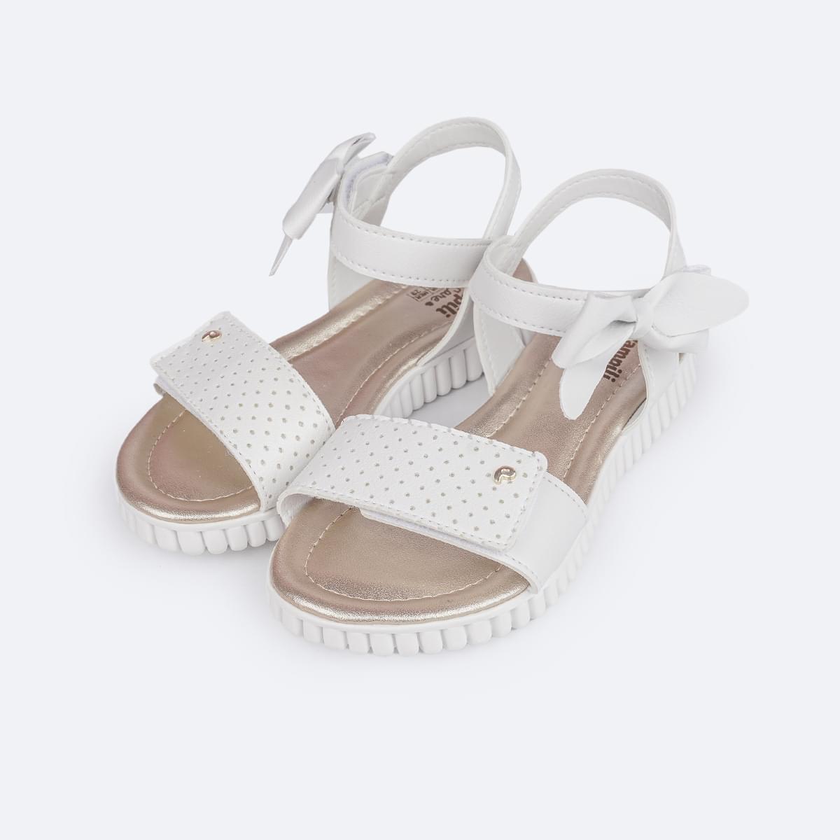 Sandália Papete Infantil Pampili Candy Laço e Perfuros Branca - frente da sandália com velcro