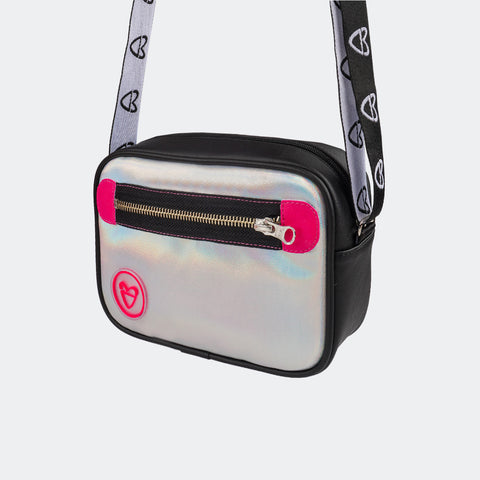 Bolsa Tiracolo Tweenie Holográfico Prata e Preta  - foto da parte frontal da bolsa pendurada com gorgurão personalizado 