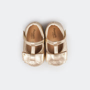 Sapato de Bebê Pampili Nina Calce Fácil Perfuros e Laço Dourado - foto da parte superior do sapato mostrando forro interno 