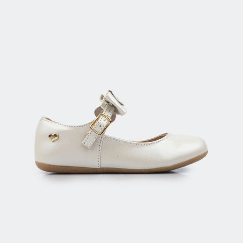 Sapato de Couro Infantil Feminino Cris com Laço Off White.