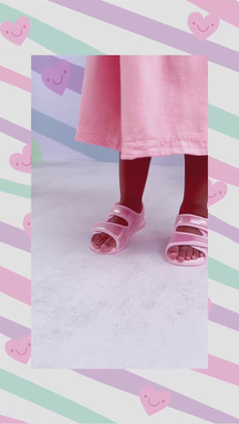 Sandália Papete Infantil Pampili Mini Fly Holográfica Rosa - calce no pé da menina