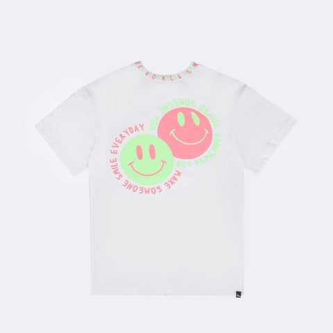 Camiseta Infantil Vic&Vicky Over Emoji Neon Branca.