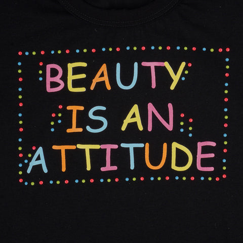 Camiseta Infantil Feminina Pampili Attitude Tachas Coloridas Preta  - foto da estampa e aplicação de tachas 