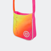 Bolsa Feminina Tweenie Corações Diversos Braile Pink Fluor e Colorida  - foto da bolsa pendurada com cores vibrantes 