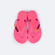 Chinelo Infantil Pampili Likes Emoji Love Eco Amigável Pink Flúor - parte superior da sola com relevo de coração