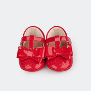 Sapato de Bebê Pampili Nina Calce Fácil Perfuros e Laço Verniz Vermelho Peper - foto da parte frontal do sapato com laço 
