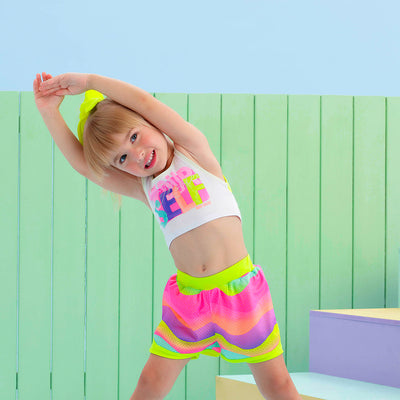 Conjunto Fitness Kids Mon Sucré Top Regata Neon Colorido - menina vestindo o conjunto