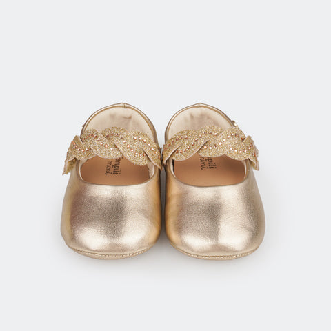 Sapato de Bebê Pampili Nina Calce Fácil e Tira com Glitter e Strass Dourado - foto da frente do sapato com glitter e strass na tira 