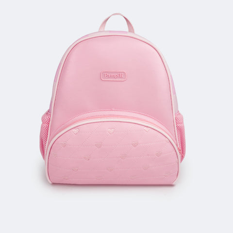 Mochila Infantil Pampili Matelassê Corações Rosado e Rosa Bebê - frente da mochila com bordado