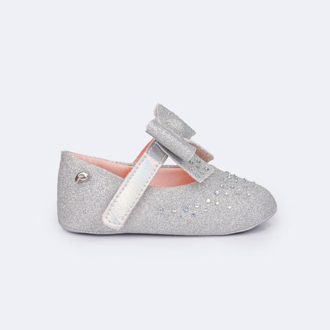 Sapato de Bebê Pampili Nina Momentos Especiais Glitter Strass Prata - lateral do sapato menina fácil de calçar