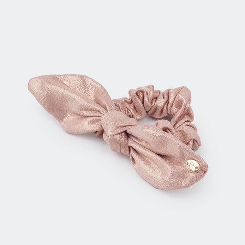 Acessório para Cabelo Scrunchie Laço Nó em Tecido com Brilho Nude.