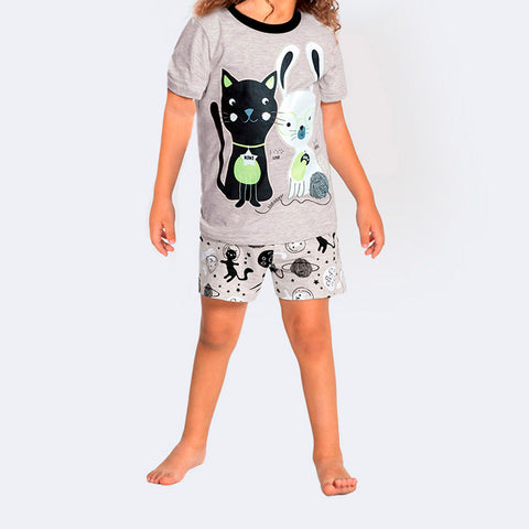 Pijama Kids Alakazoo Brilha no Escuro Gato e Coelho Mescla - menina com o pijama