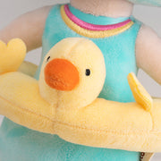 Boneca Metoo Jimbao Patinho Azul e Amarelo - detalhe da boneca de pelúcia