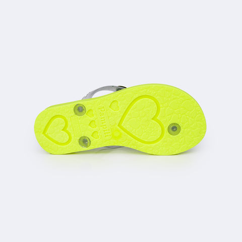 Chinelo Infantil Pampili Likes Emoji Love Eco Amigável Amarelo Neon - sola leve e antiderrapante