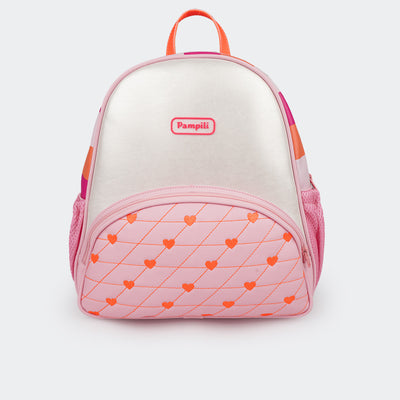 Mochila Infantil Pampili Matelassê Corações Branca e Rosa  - foto da parte frontal da mochila 