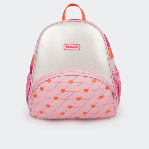 Mochila Infantil Pampili Matelassê Corações Branca e Rosa  - foto da parte frontal da mochila 