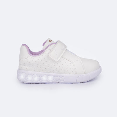 Tênis de Led Infantil Pampili Sneaker Luz Calce Fácil com Perfuros Branco e Lilás  - lateral do tênis com luzes de led acesas